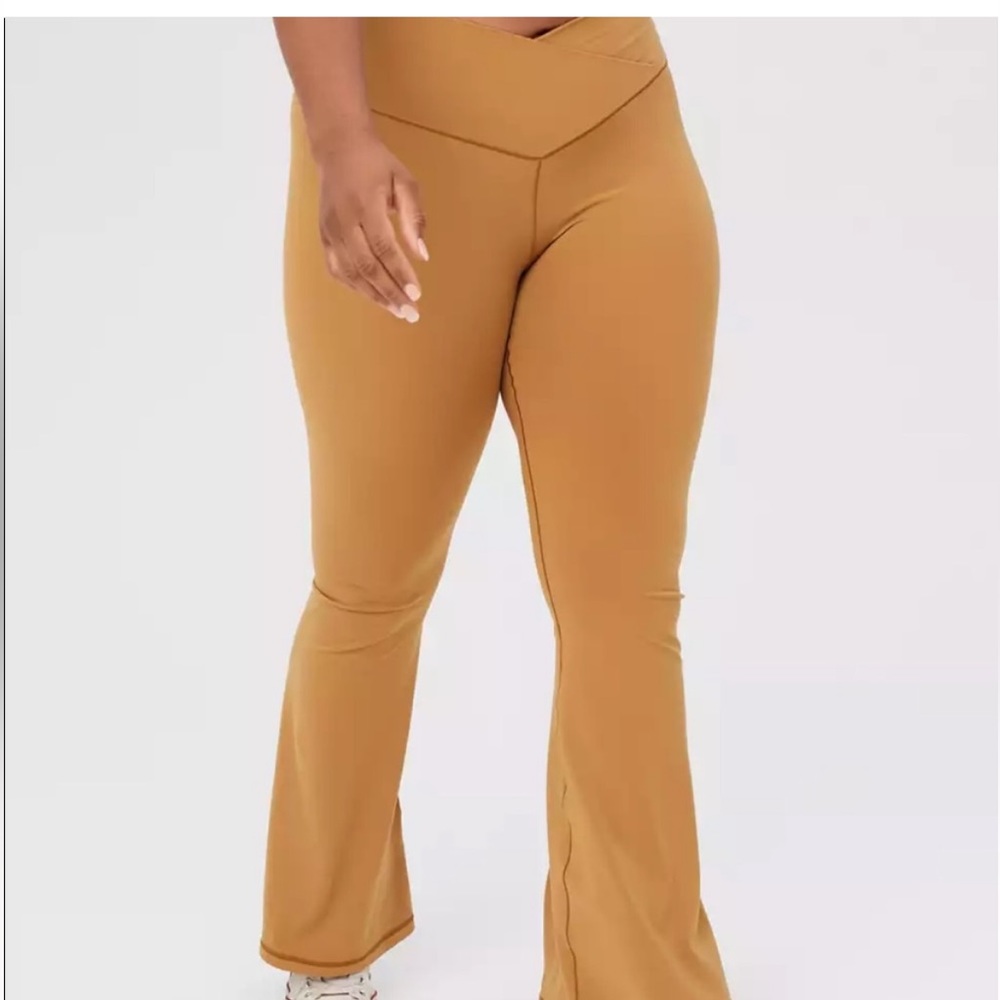NWOT offline by aerie flare yogas